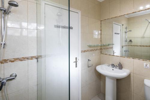 a bathroom with a shower and a sink at Casa Sentosa in Carvoeiro