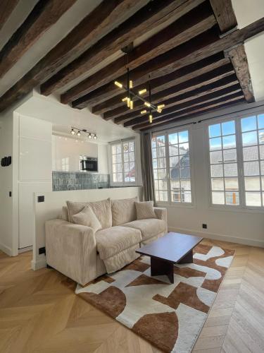 Renovated Studio Centre Paris-24m