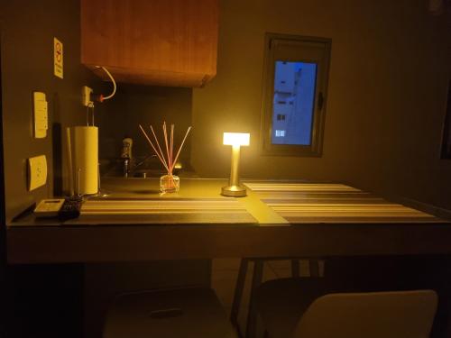 a light on a counter in a kitchen with a sink at Apart Rivadavia340 in Neuquén
