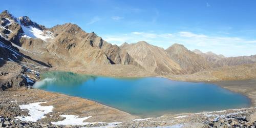 a lake in the middle of a mountain range at HAGGNER Hideaway in Sankt Sigmund im Sellrain