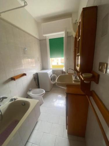 Bilik mandi di Apartment 51