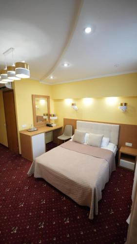 Postel nebo postele na pokoji v ubytování Hotel Ternopil