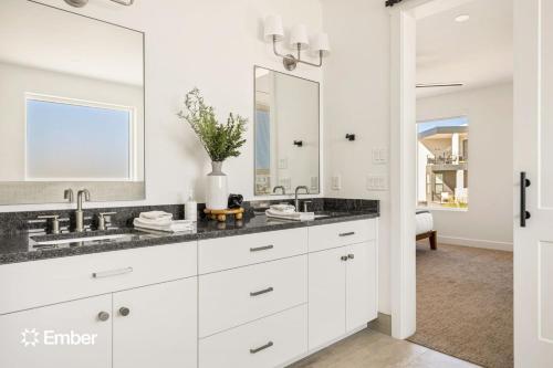 Fotografie z fotogalerie ubytování Desert Chic at Desert Color by Ember Stays v destinaci Atkinville