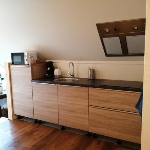 a kitchen with a sink and a microwave at Veenemaat in Winterswijk