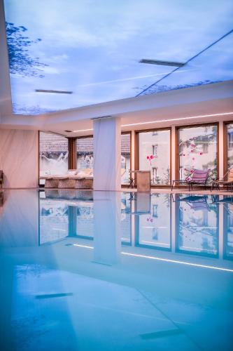 Piscina di Vila Borova Wellness&SPA Resort o nelle vicinanze