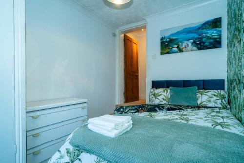 Ένα ή περισσότερα κρεβάτια σε δωμάτιο στο High Brooms Manor