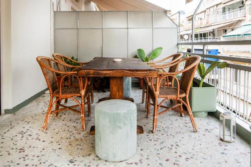 Stylish 2-Bedroom Apartment with Big Terrace in Athens