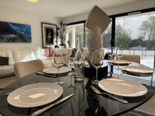 Photo de la galerie de l'établissement L'Aigle - Piscine -10 pers - Rêve au Mans, au Mans