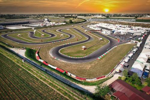 an overhead view of a race track with a train at B&B La Casa di Rita in Castrezzato