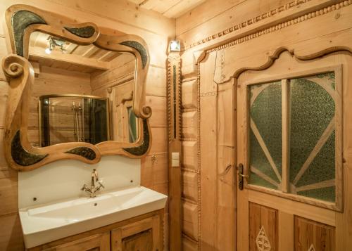Koupelna v ubytování Góralski Spa - Luksusowa willa z sauną i wanną z hydromasażem