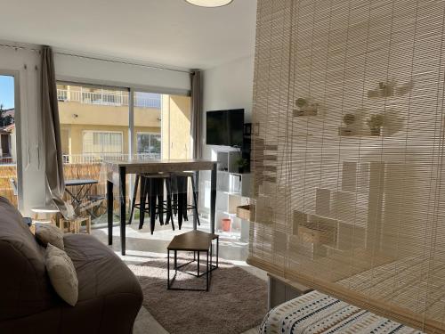 le GENEPY, studio 30m2, 4 p, balcon parking, clim