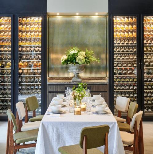 a dining room with a table and chairs at Maison Boissière BARNES Residences in Paris