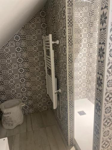 a bathroom with a shower with blue and white tiles at Opale d 'Etaples in Étaples