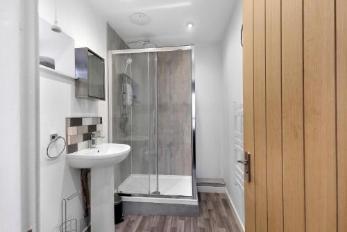 Et badeværelse på Lobster Lodge - North East Escapes