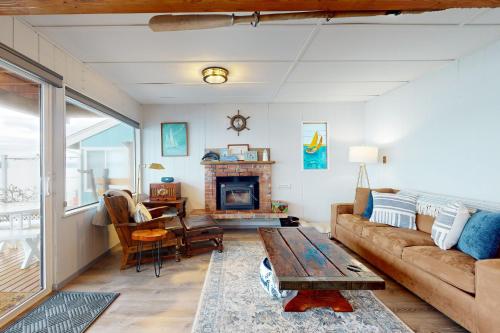 a living room with a couch and a fireplace at Eastpoint Escape in Langley