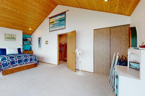 a bedroom with a bed and a wooden ceiling at Eastpoint Escape in Langley
