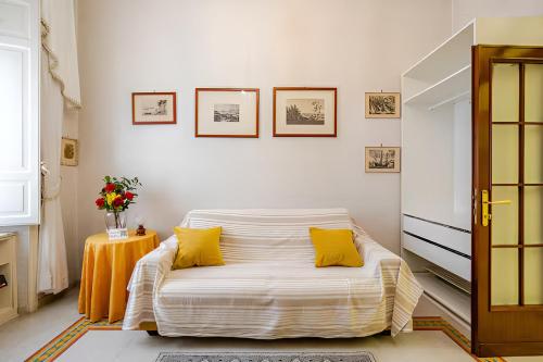 S.Pietro Elvira's retro apartment photo 3