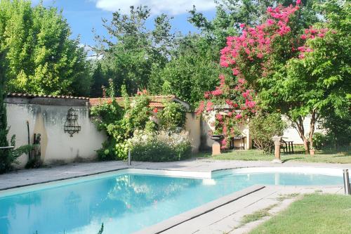 Πισίνα στο ή κοντά στο Maison confortable à Duravel avec piscine partagée