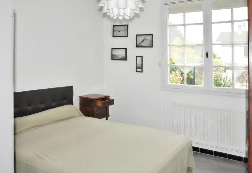 Postel nebo postele na pokoji v ubytování Maison chaleureuse Verdon-sur-Mer, jardin