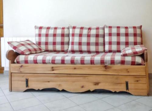 Ruang duduk di Appartement paisible à Saint-Crepin avec vue sur la montagne