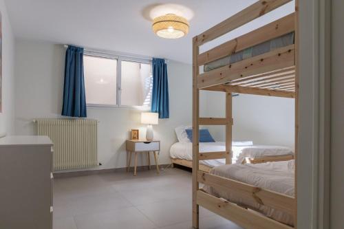 Ένα ή περισσότερα κρεβάτια σε δωμάτιο στο SEVRIER, maison vue panoramique sur le lac , 8 personnes