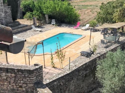 a swimming pool in a yard with a fence around it at Maison accueillante à Orgnac-l'Aven avec piscine partagée in Orgnac-lʼAven