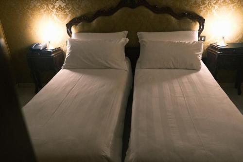 two beds sitting next to each other in a room at H O T E L S A N G A L L O l in Venice