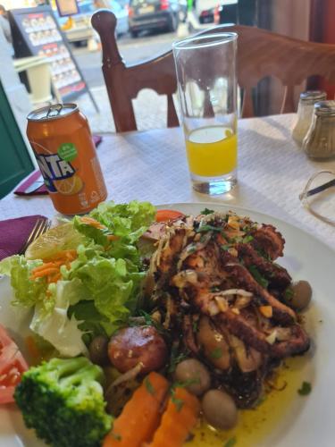 Makanan di atau berdekatan vila ini