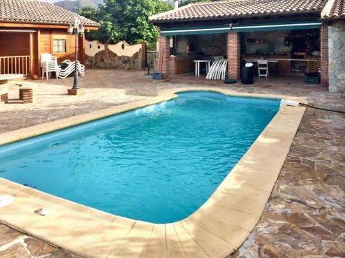 Spacious villa with pool in Coín: 300 m², mountain view