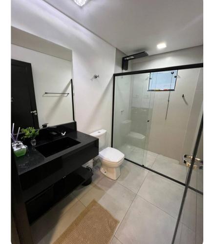 Bilik mandi di Casa Camburiu