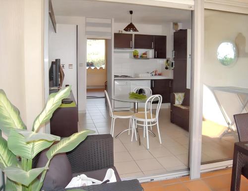 Dapur atau dapur kecil di Studio confortable à Argelès-sur-Mer 25 m² vue mer