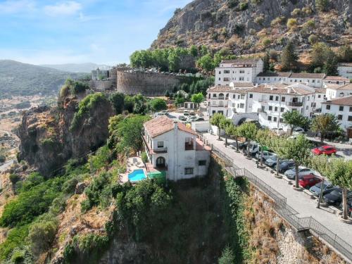 Authentic Chalet in Grazalema with Private Pool