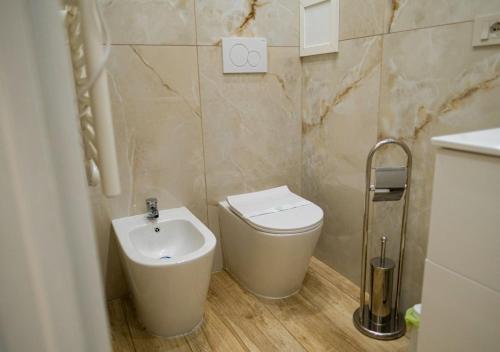 a small bathroom with a toilet and a sink at Stone House in Taranto