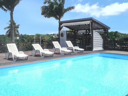 Maison charmante à Sainte Anne avec piscine partagée