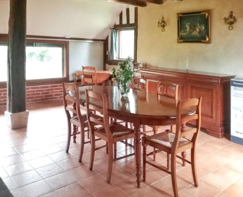 Fotografia z galérie ubytovania Maison familiale avec jardin à Clarbec, 120 m², jeux pour enfants v destinácii Clarbec