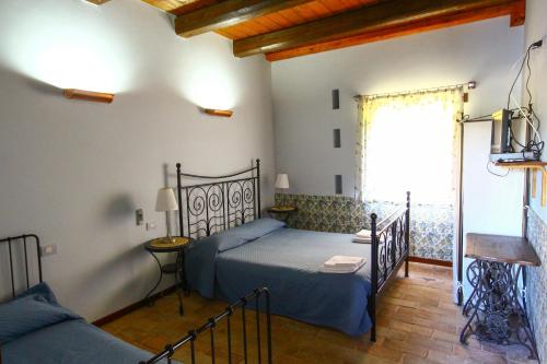 Un pat sau paturi într-o cameră la I Sassi Di San Giuseppe