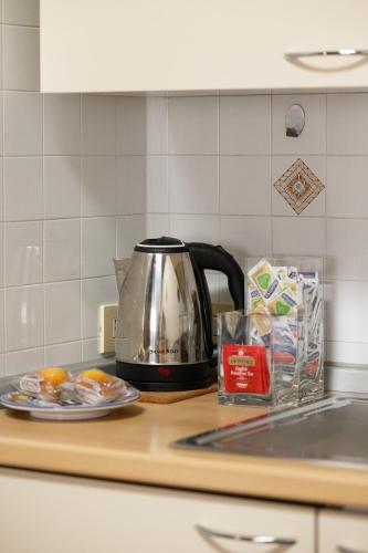a tea kettle and a plate of food on a kitchen counter at Casa Petrucci centro storico in Forlì