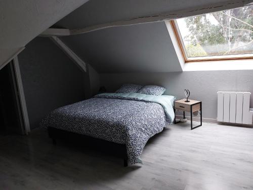 En eller flere senge i et værelse på La Tourangelle