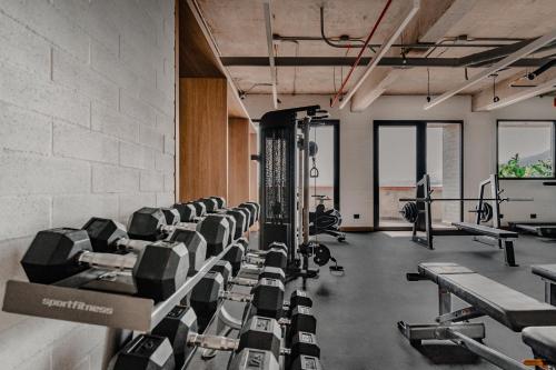 O centro de fitness e/ou as comodidades de fitness de Heiss Hotel By Jalo