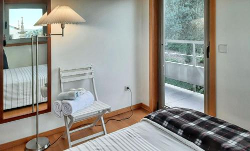 En eller flere senge i et værelse på Charming House in Covelas with Pool and Mountain View