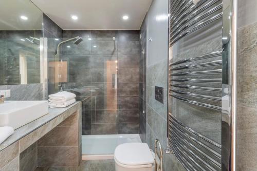 Luxury 3 Bedrooms Apt - B Home