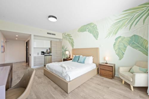 a bedroom with a bed and a desk and a chair at Hollywood Studios Condo Costa in Hollywood