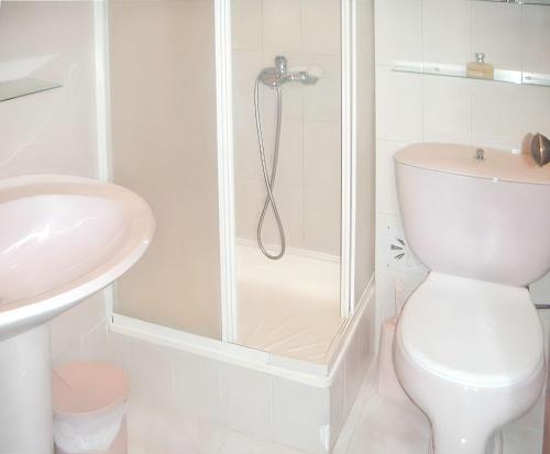 Bilik mandi di Sea View Apartment in Peniche