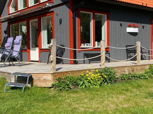 a wooden deck with chairs on a house at Joarsbo, Stuga 3, Klinten in Kalv