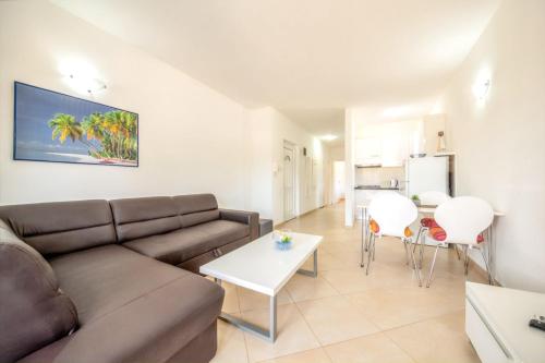 Comfy apartment in Vrsi with fenced garden