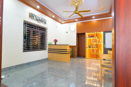 a living room with a ceiling fan and a dining room at Xuân Bách Family Motel in Nguyên Ngoại