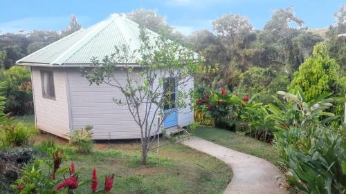 Bungalow charmant au Robert avec piscine partagée