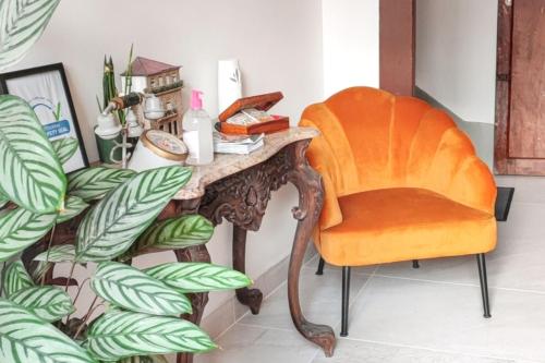 an orange chair sitting next to a wooden table at Charming apartment in Guimarães of 70 m² in Guimarães