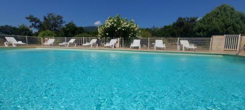 Villa \"Santa Giulia\" Proche Porto Vecchio résidence RIVIERA avec piscine