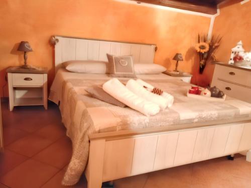Ένα ή περισσότερα κρεβάτια σε δωμάτιο στο Charming Villa in Noto with Private Pool